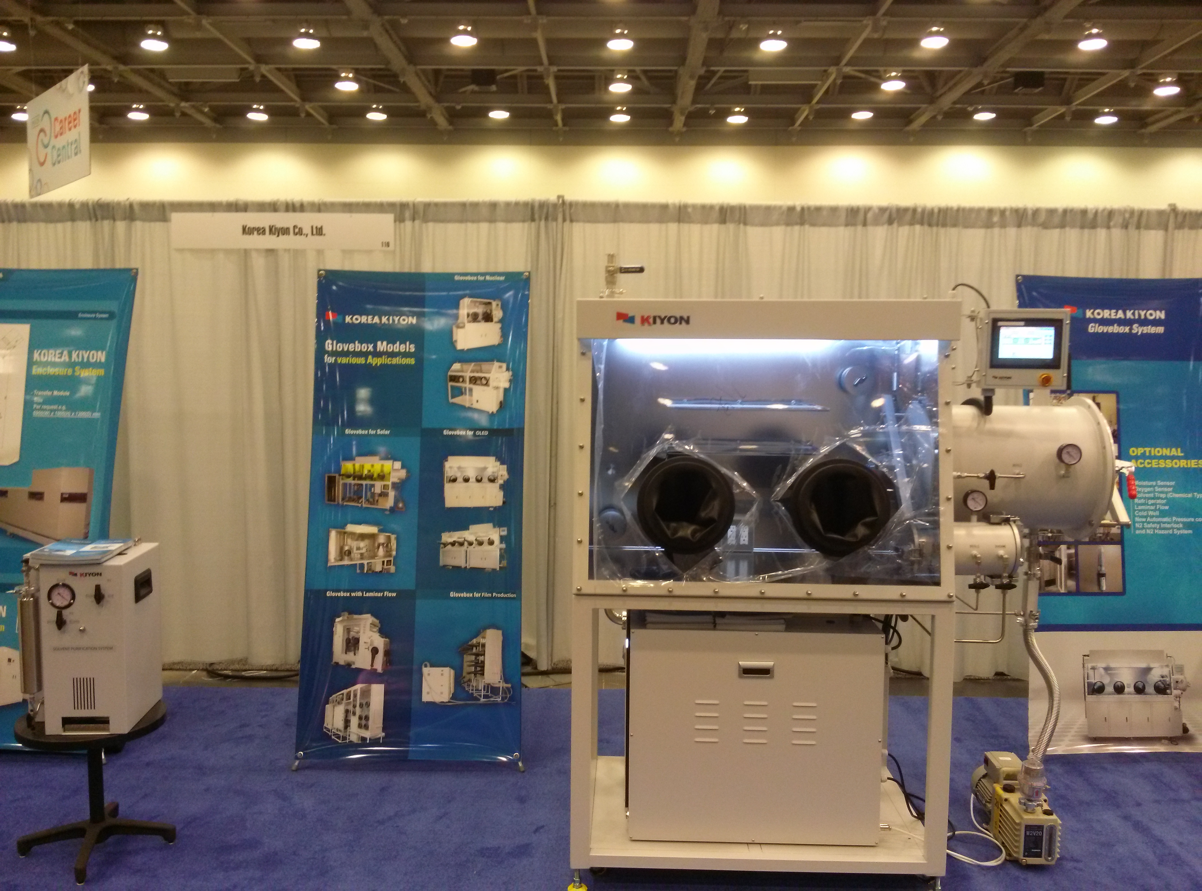 KOREAKIYON's booth in 2015 MRS Spring Exhibit (Sanfrancisco)